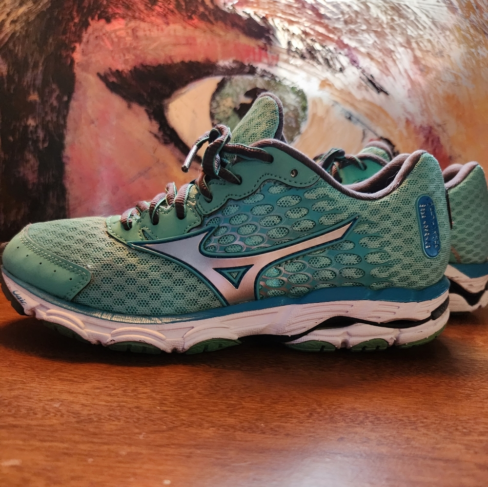 Mizuno womans wave rider athletic shoe